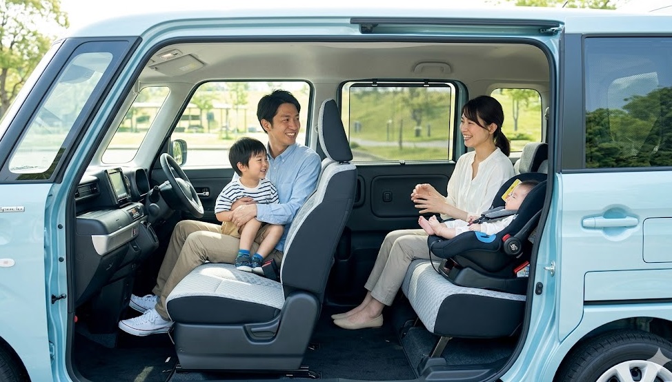 スペーシア 4人家族 乗車イメージ